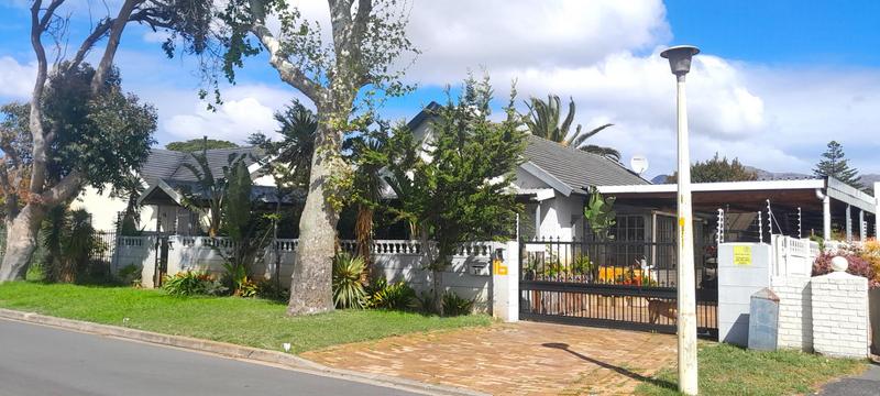 3 Bedroom Property for Sale in Bergvliet Western Cape